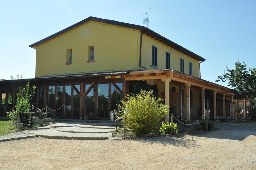 Osteria E Locanda Del Viaggiatore Russi Exterior photo